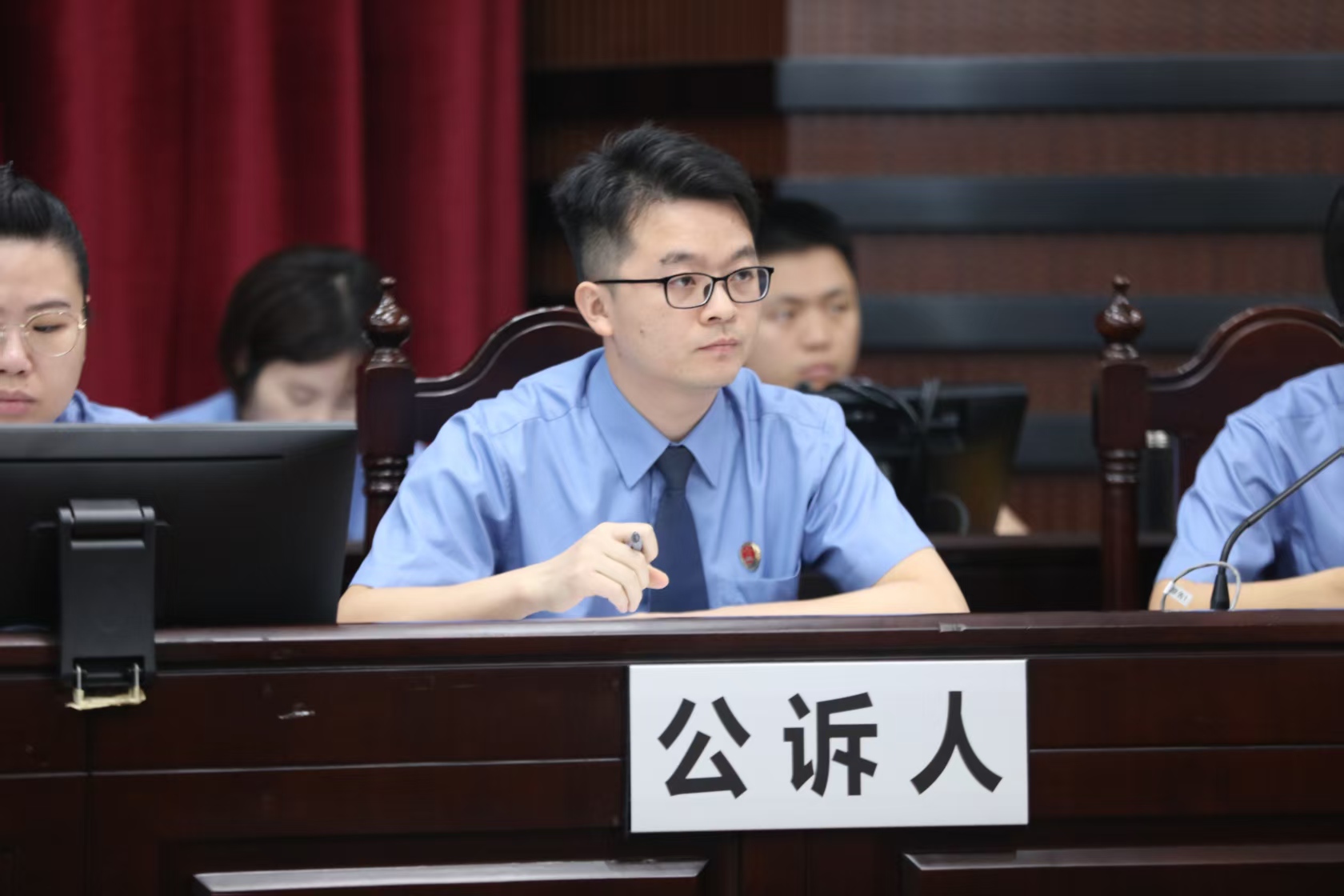 邓忠工作照1.jpg